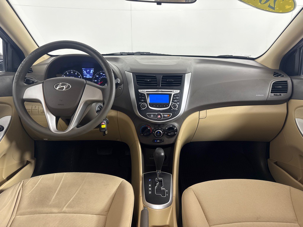 2013 Hyundai Accent Image 21