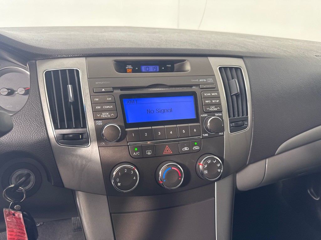 2010 Hyundai Sonata Image 15