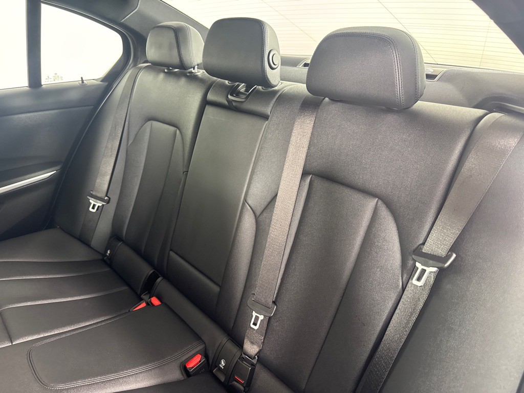 2019 BMW 3 Series Image 21