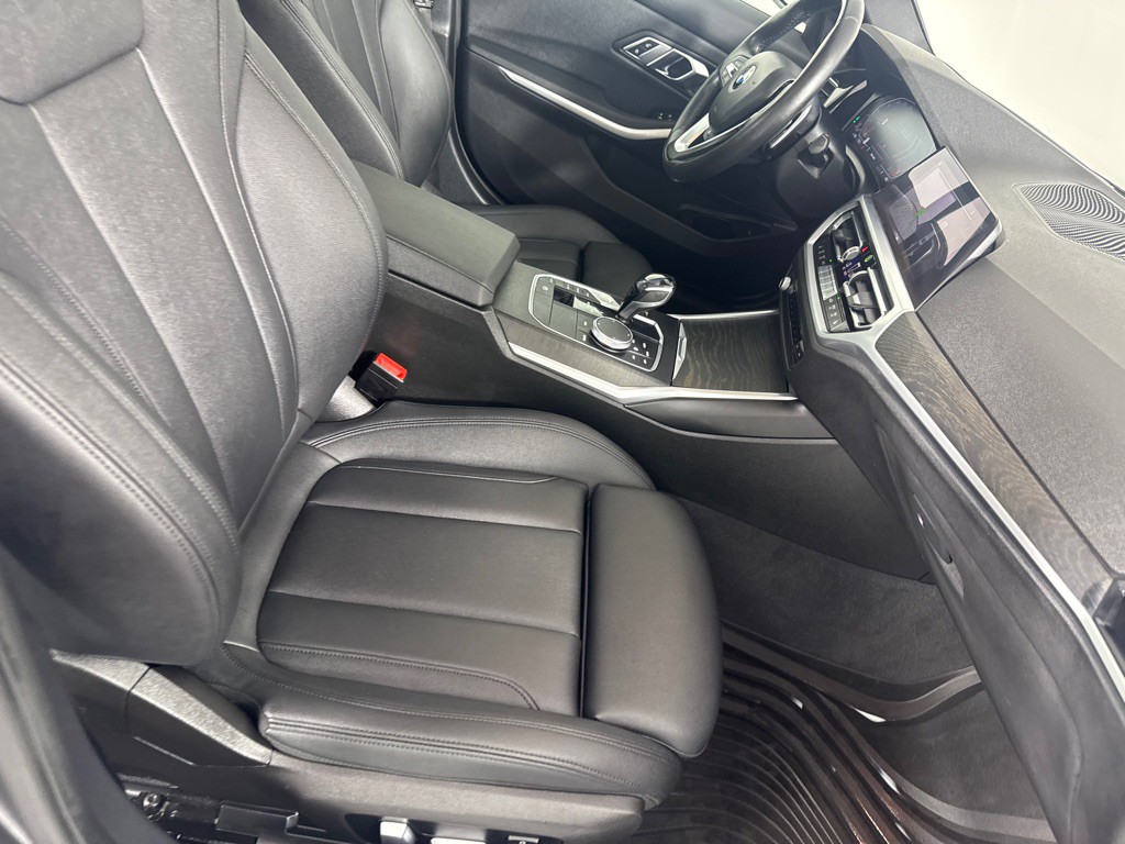 2019 BMW 3 Series Image 24