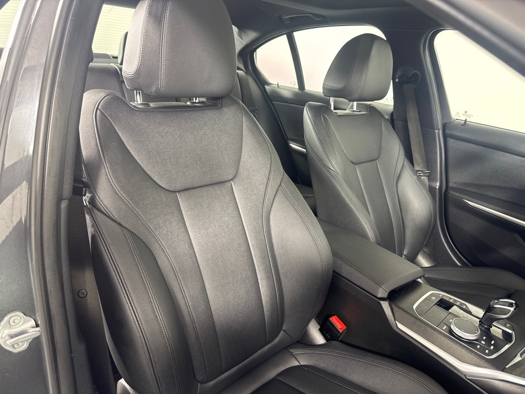 2019 BMW 3 Series Image 25