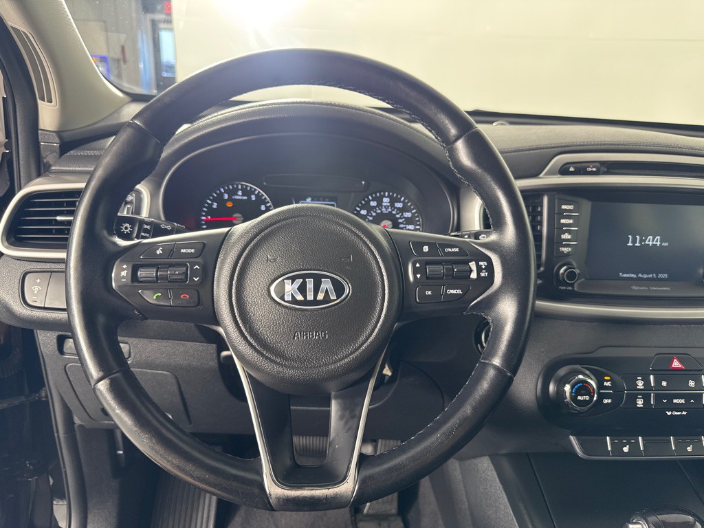 2017 Kia Sorento Image 16