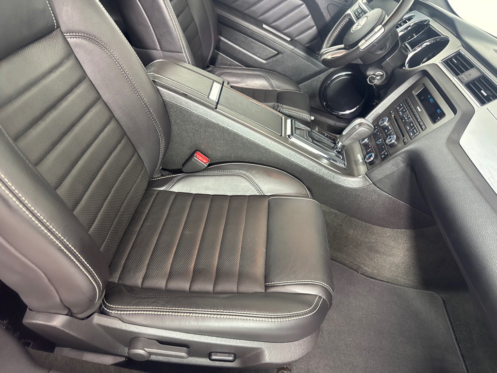 2013 Ford Mustang Image 22