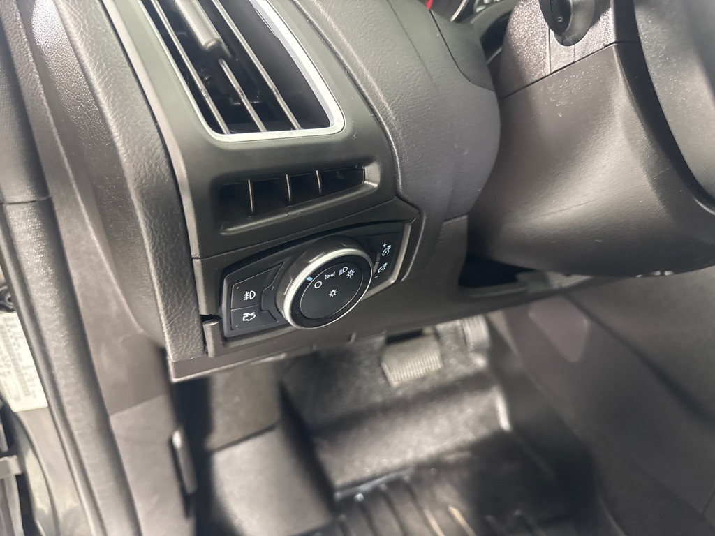 2015 Ford Focus Image 14