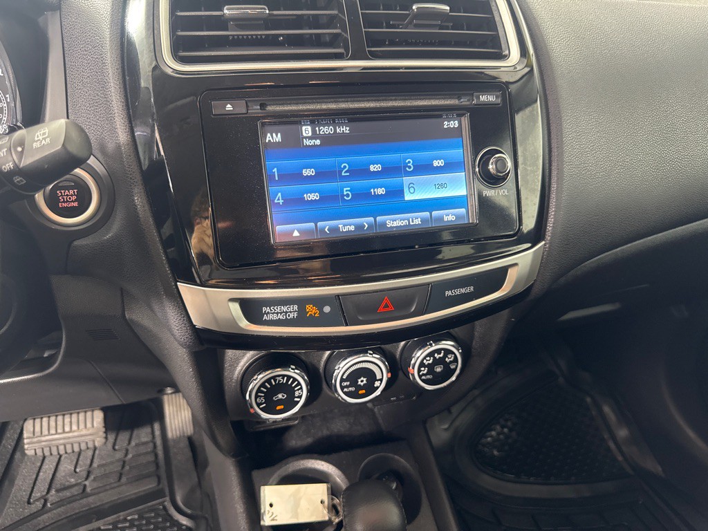 2015 Mitsubishi Outlander Image 16