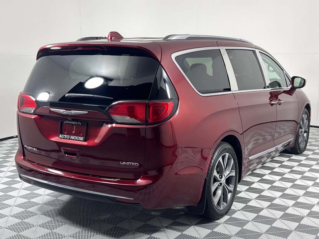2017 Chrysler Pacifica Image 5