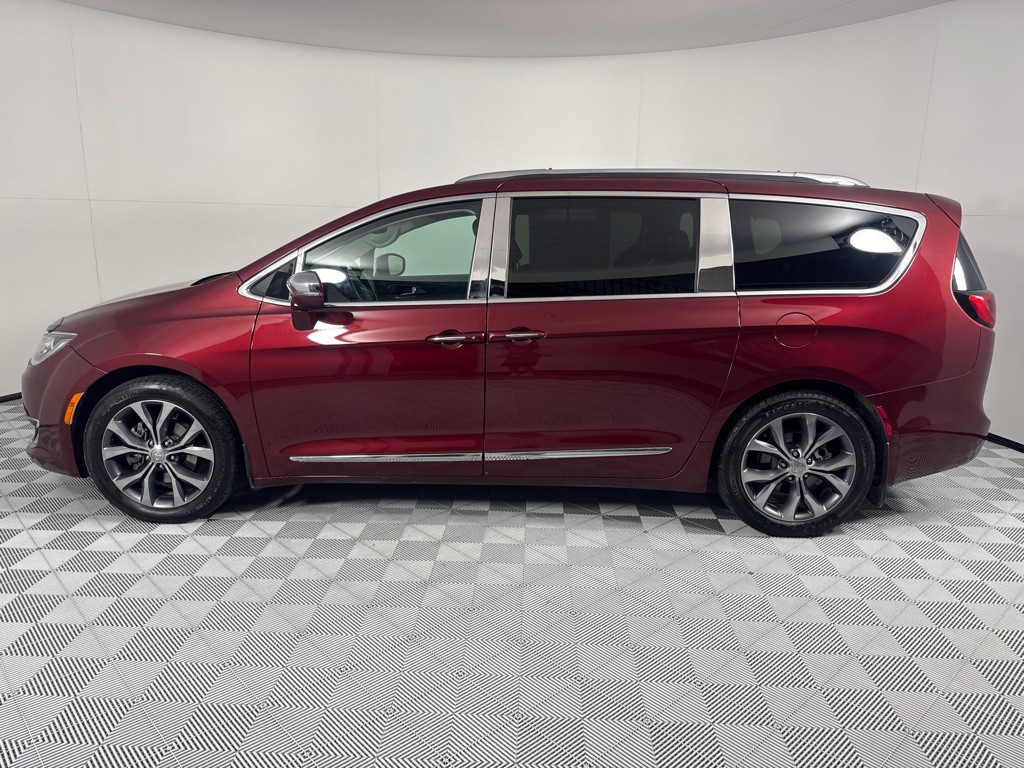 2017 Chrysler Pacifica Image 8