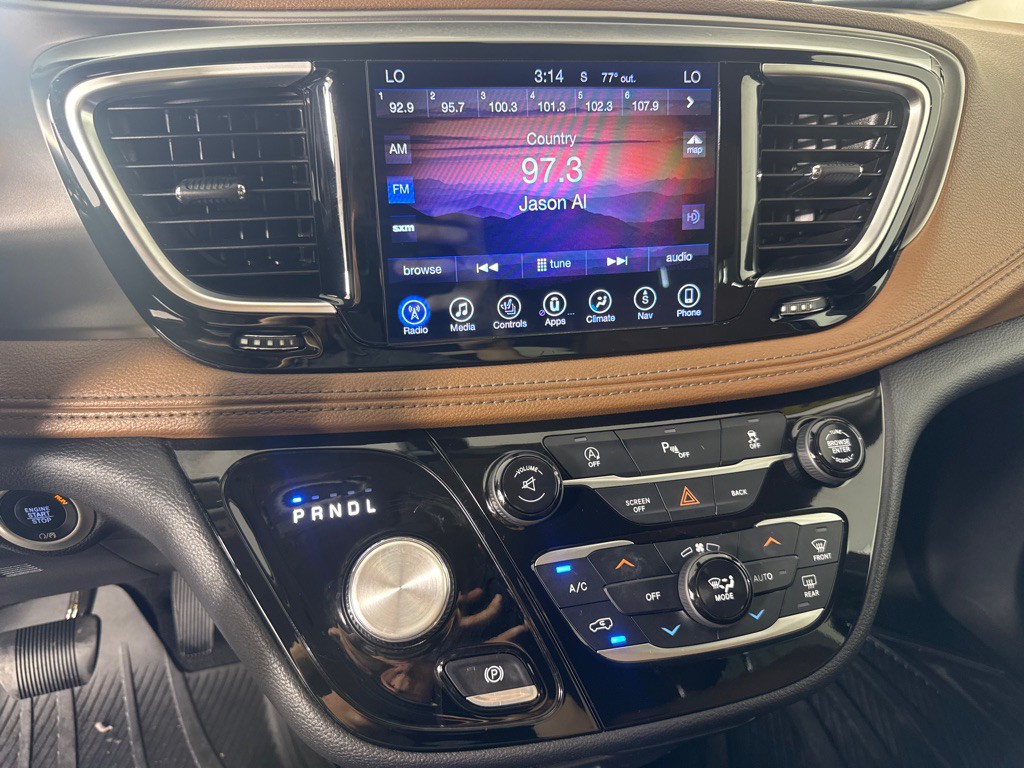 2017 Chrysler Pacifica Image 17