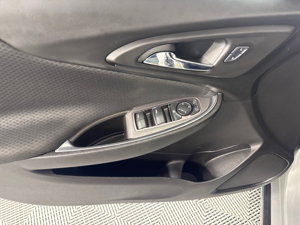 2017 Chevrolet Malibu Image 11