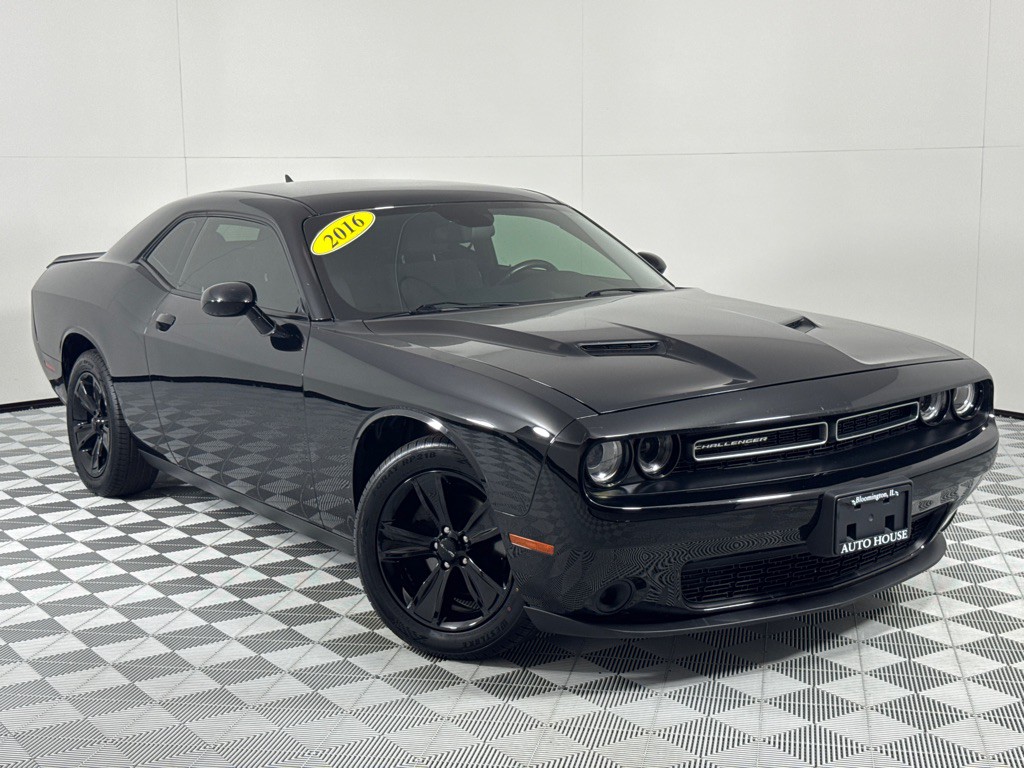2016 Dodge Challenger Image 2