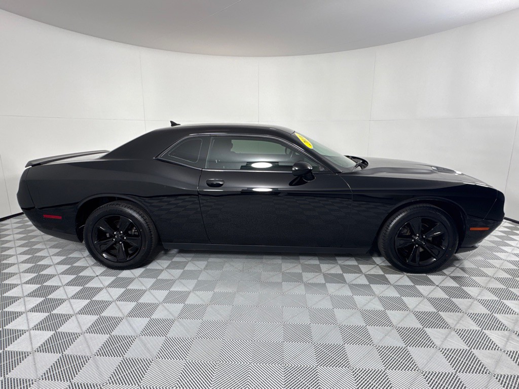 2016 Dodge Challenger Image 4