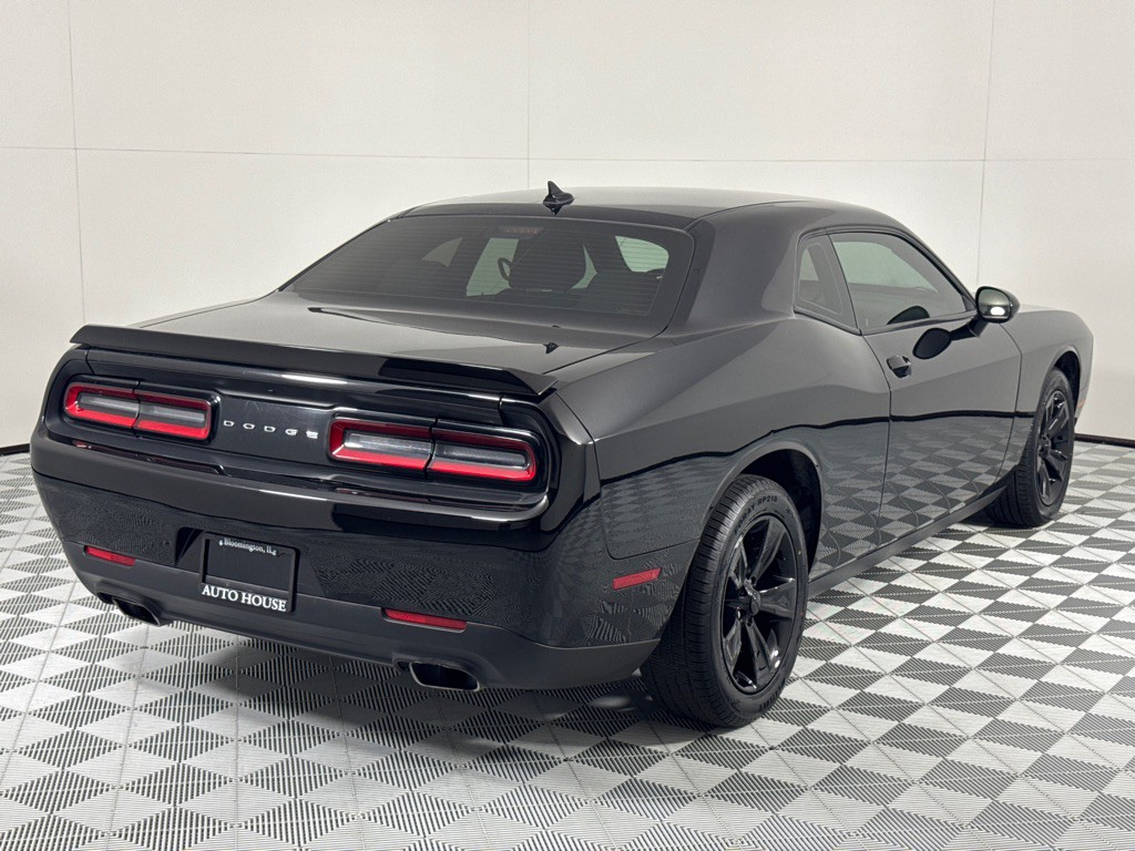 2016 Dodge Challenger Image 5