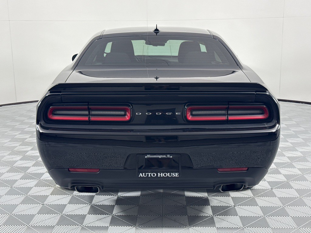 2016 Dodge Challenger Image 6