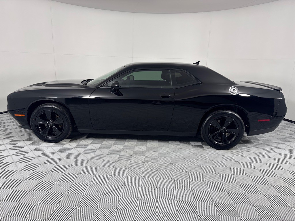 2016 Dodge Challenger Image 9