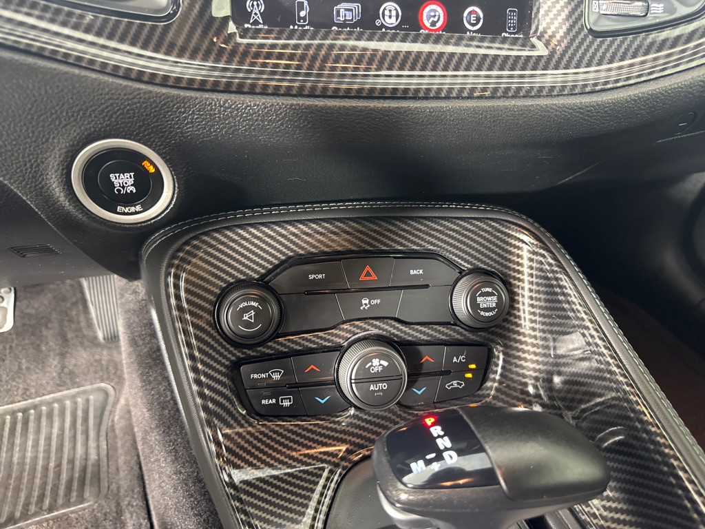 2016 Dodge Challenger Image 18