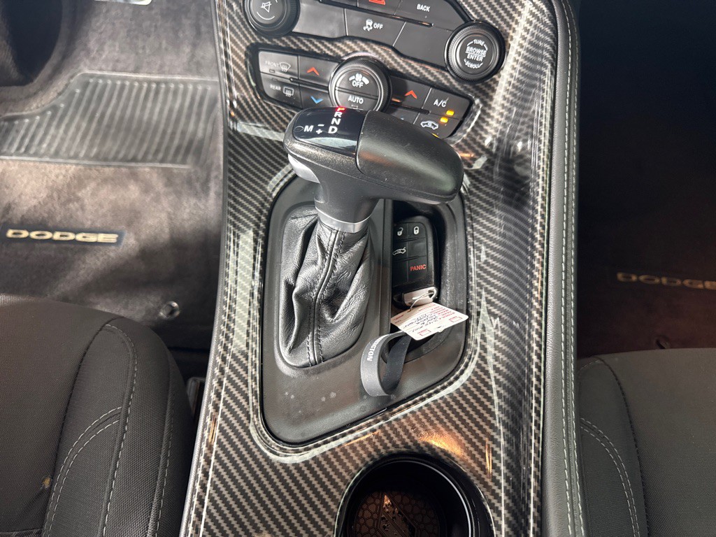 2016 Dodge Challenger Image 19