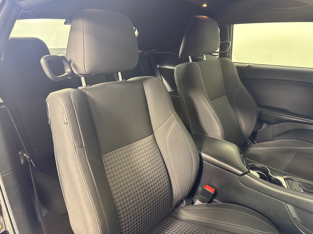 2016 Dodge Challenger Image 23