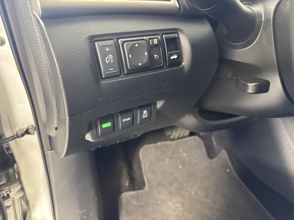 2016 Nissan Sentra Image 13