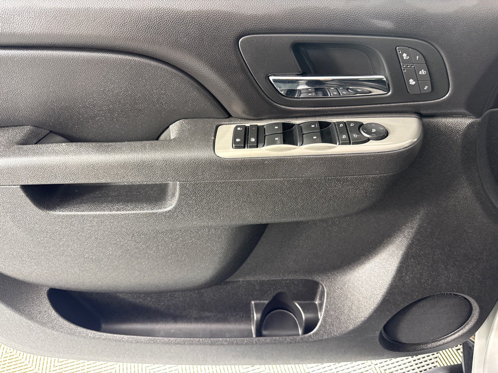 2011 Chevrolet Tahoe Image 12