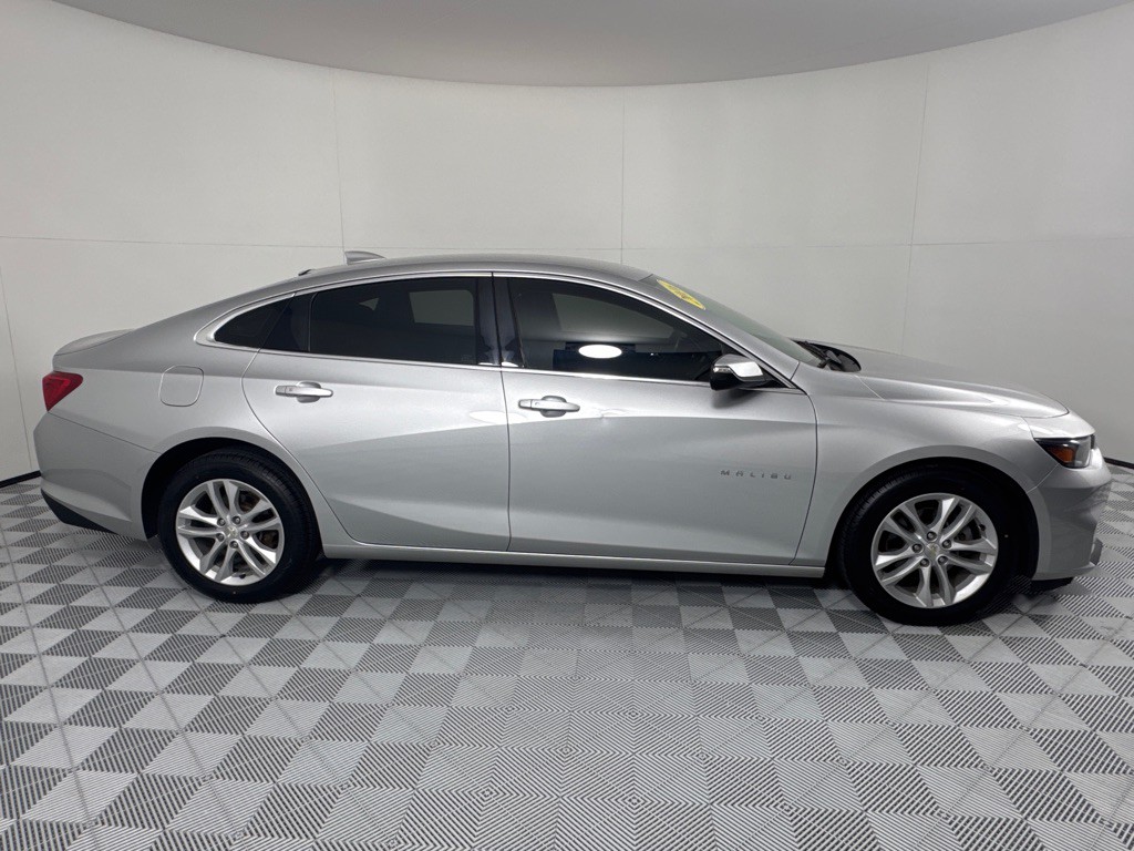 2016 Chevrolet Malibu Image 4
