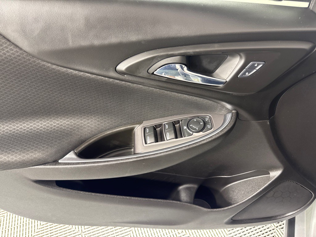 2016 Chevrolet Malibu Image 12