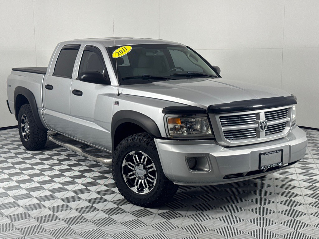 2011 Dodge Dakota Image 2