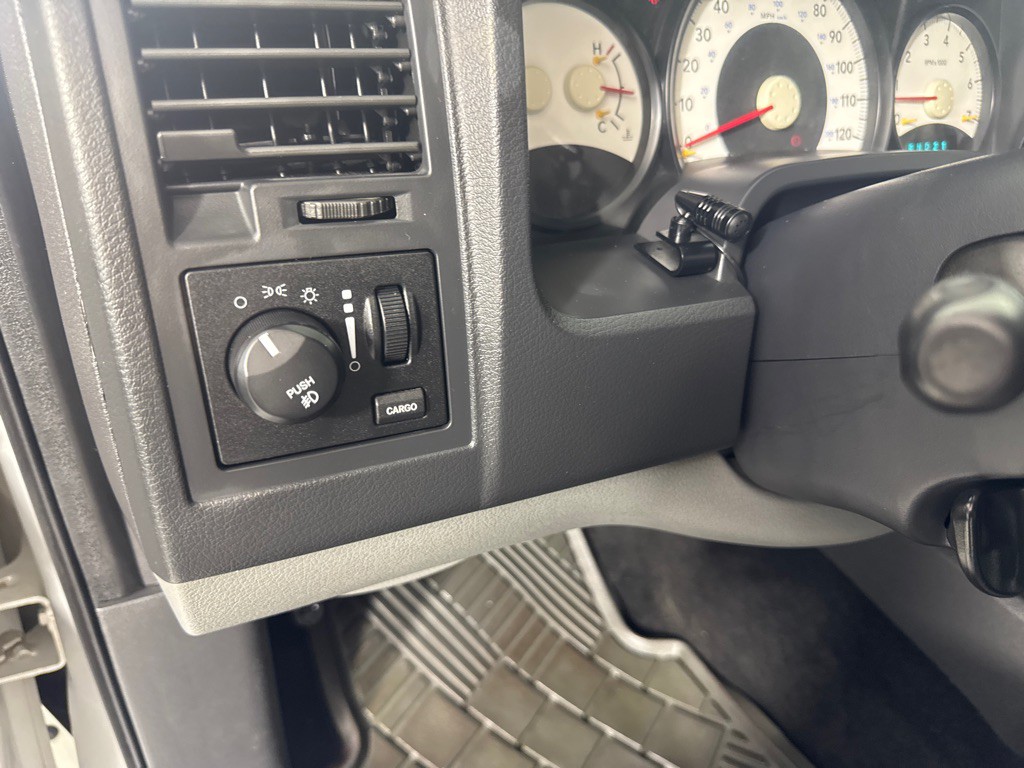 2011 Dodge Dakota Image 13