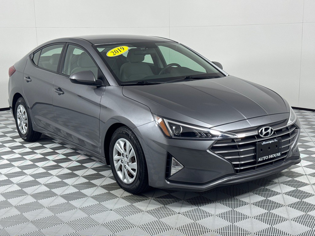 2019 Hyundai Elantra Image 3