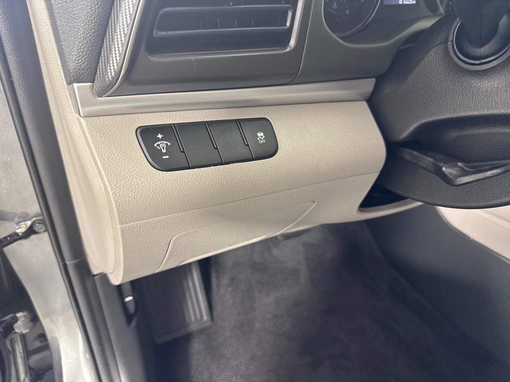 2019 Hyundai Elantra Image 14
