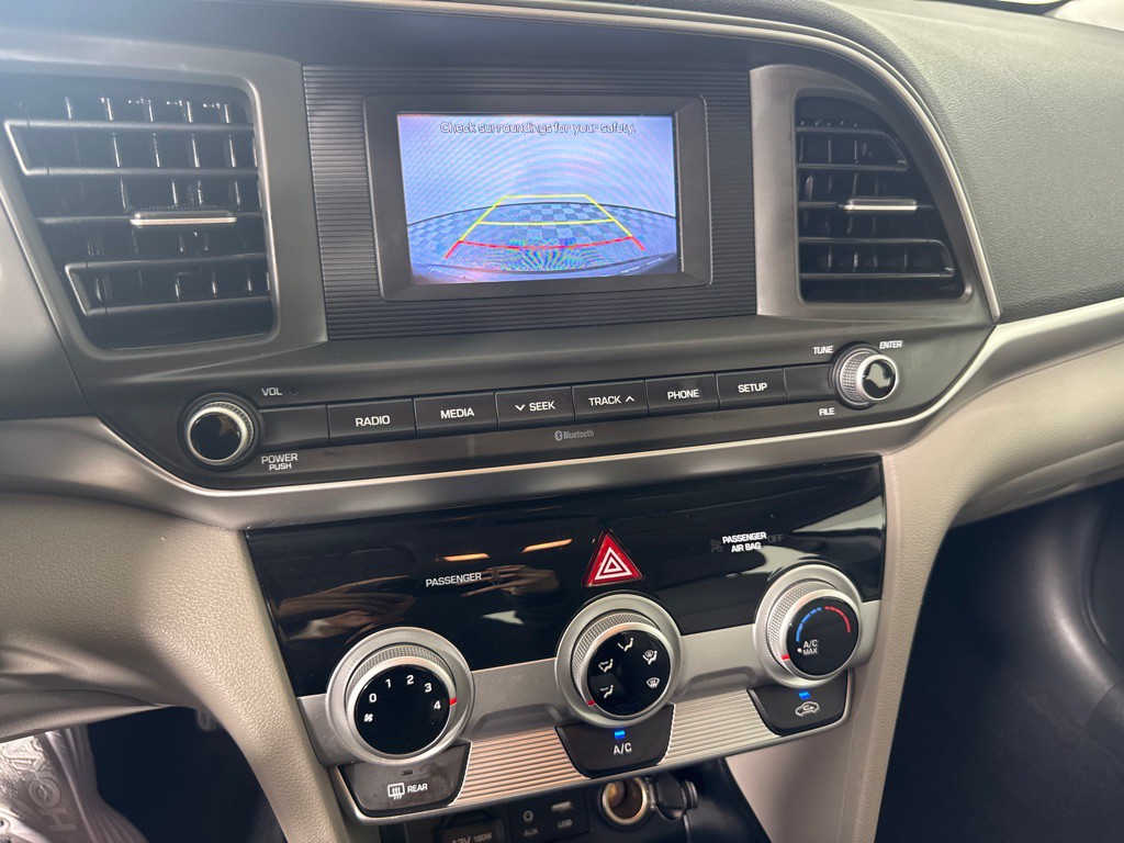 2019 Hyundai Elantra Image 17