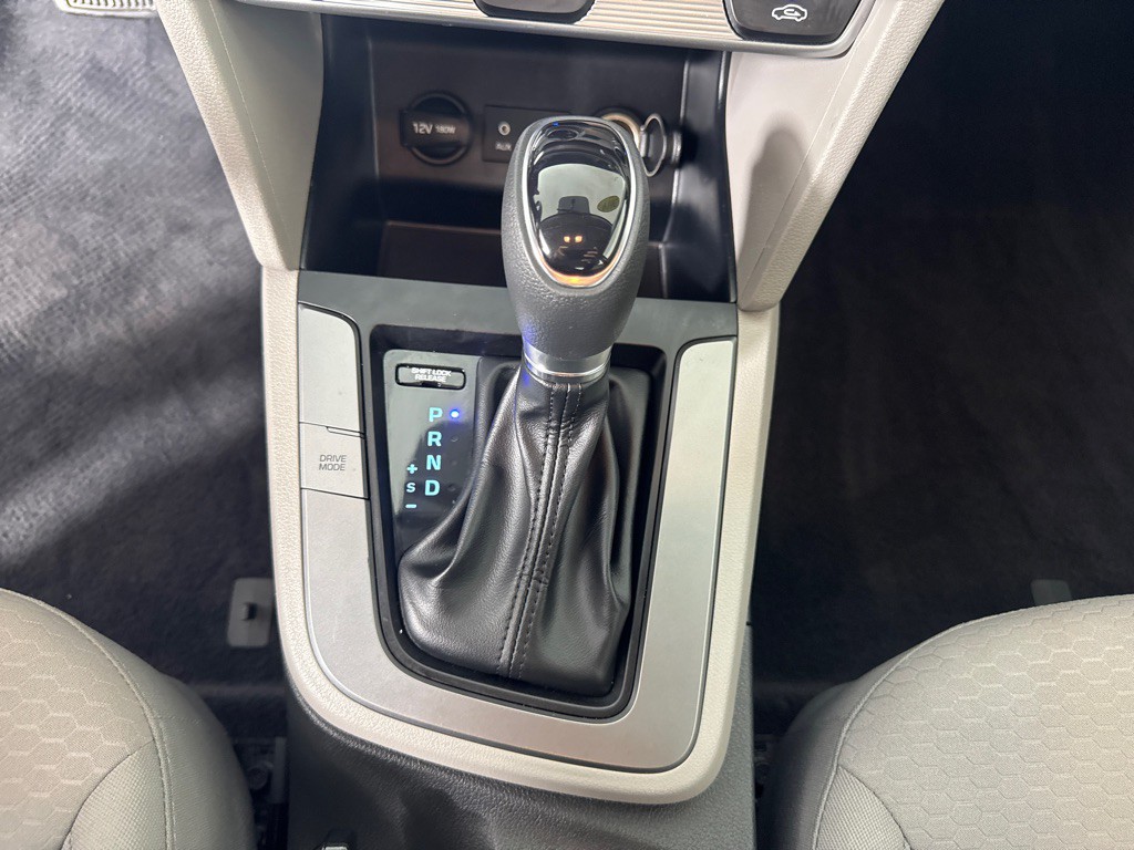 2019 Hyundai Elantra Image 18