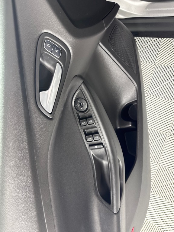 2017 Ford Focus Image 10
