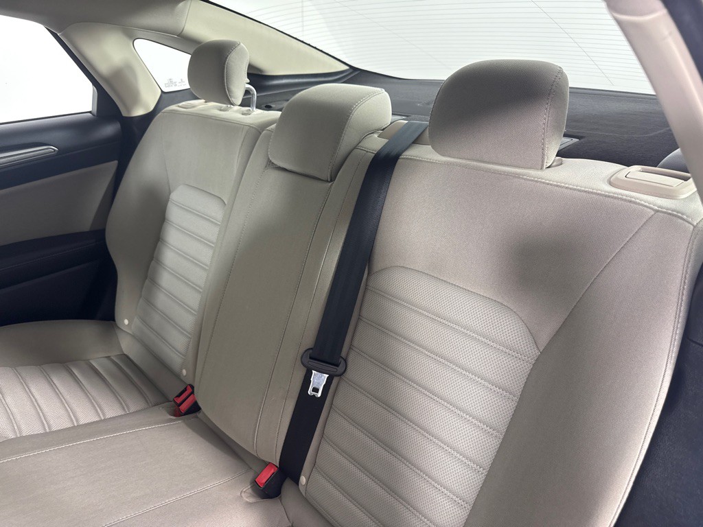 2017 Ford Fusion Image 19