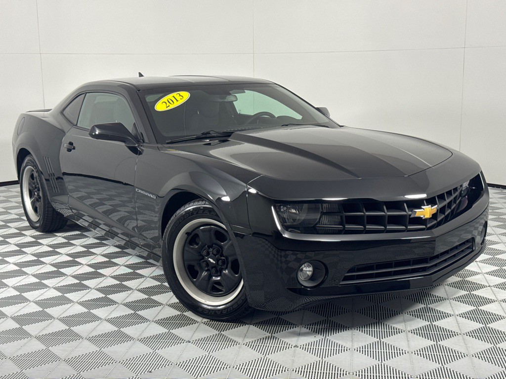 2013 Chevrolet Camaro Image 2