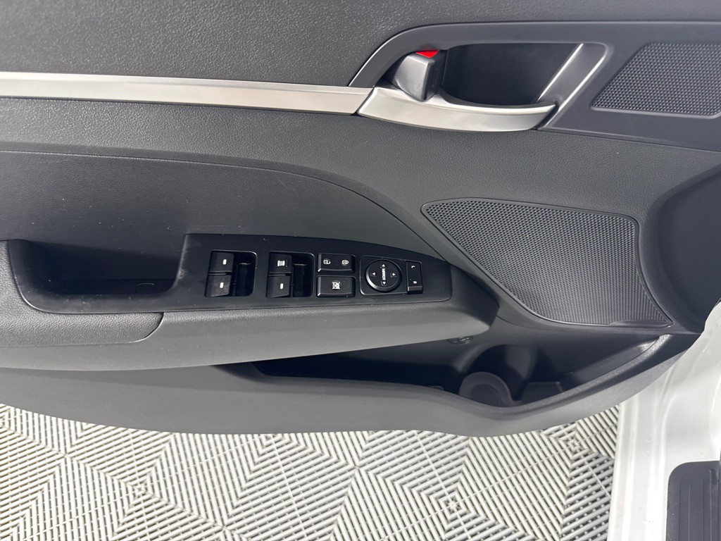 2020 Hyundai Elantra Image 11