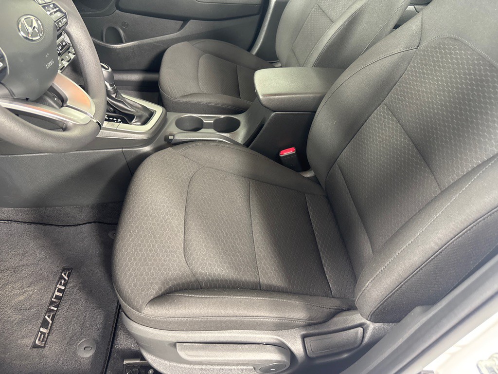 2020 Hyundai Elantra Image 12