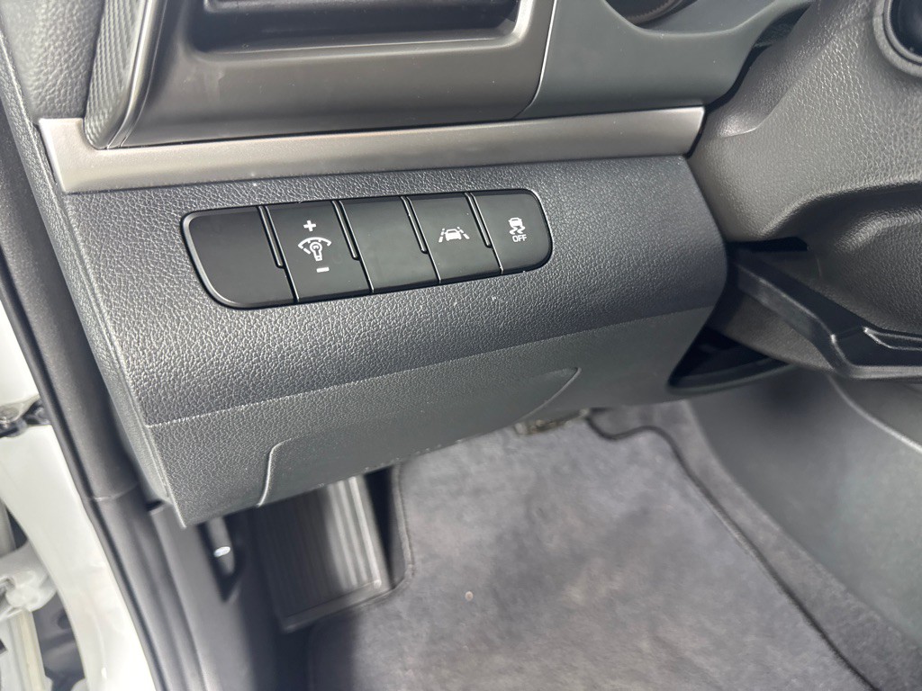 2020 Hyundai Elantra Image 14