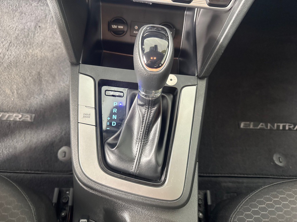 2020 Hyundai Elantra Image 17