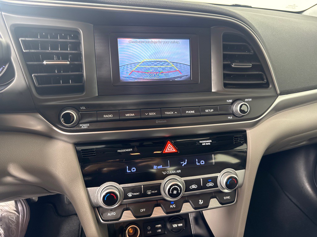 2020 Hyundai Elantra Image 16