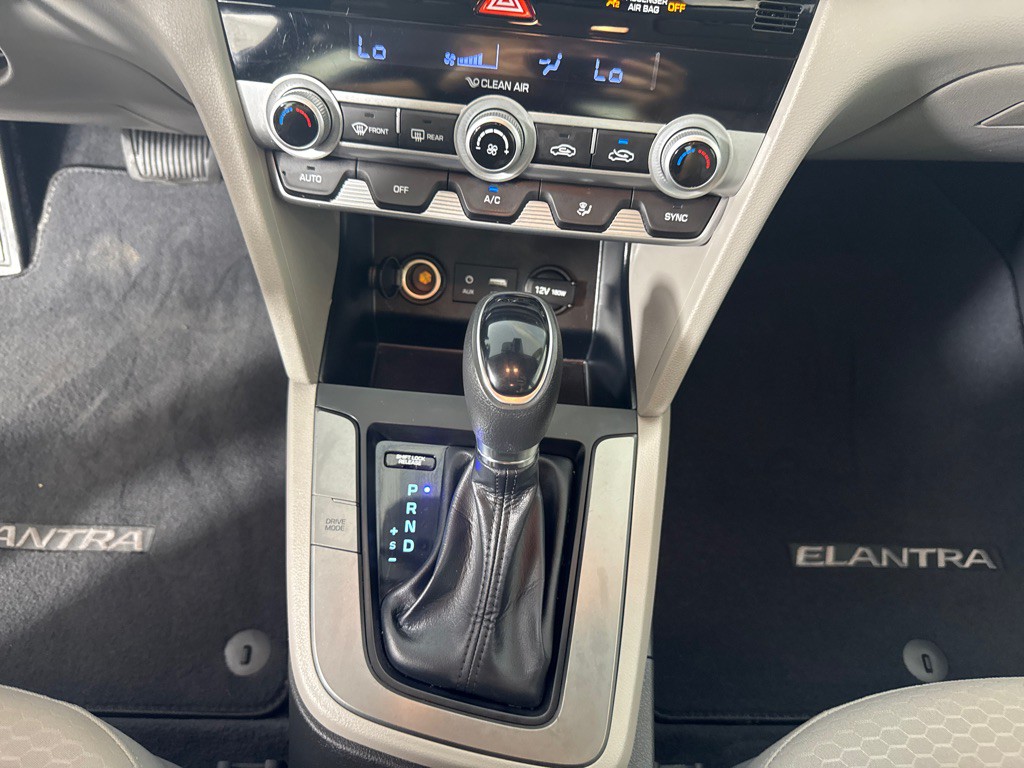 2020 Hyundai Elantra Image 17