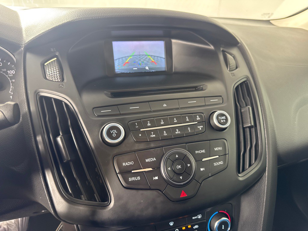2017 Ford Focus Image 17