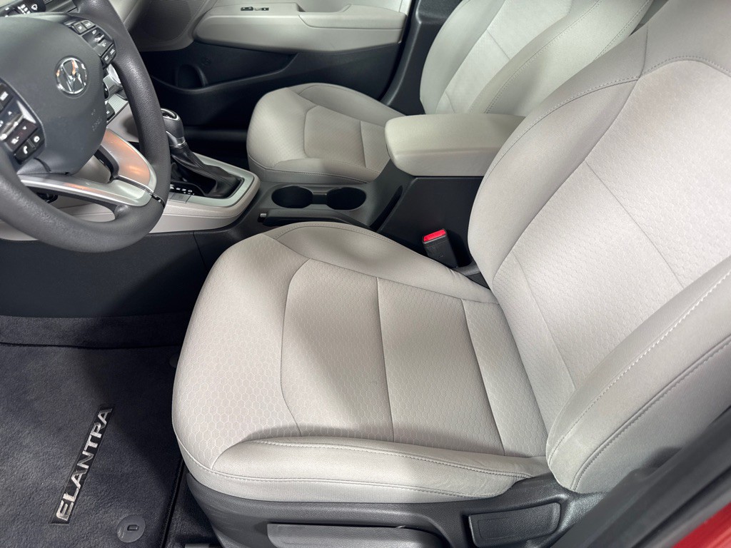 2019 Hyundai Elantra Image 7