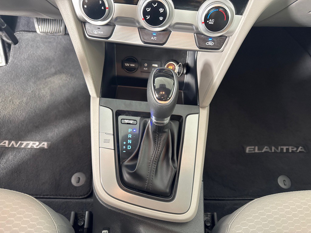 2019 Hyundai Elantra Image 12