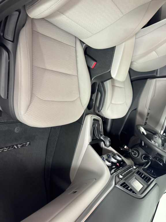 2019 Hyundai Elantra Image 17
