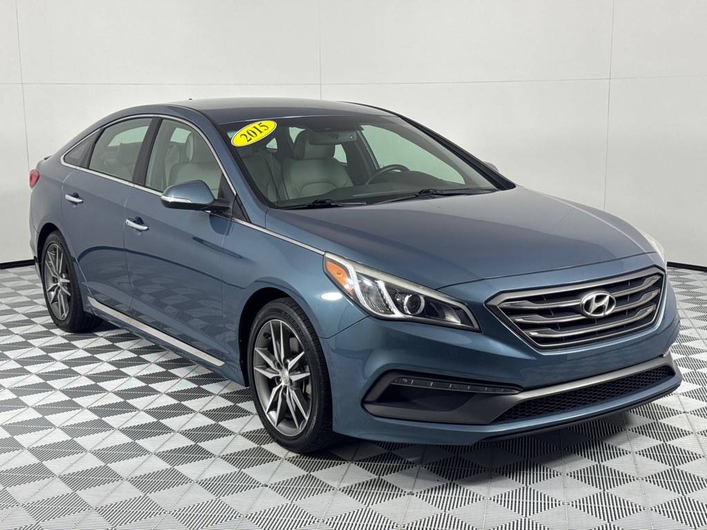 2015 Hyundai Sonata Image 3