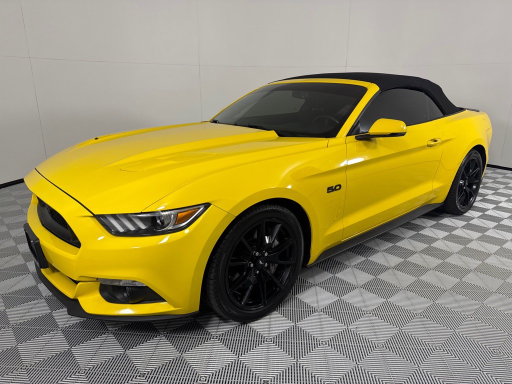 2017 Ford Mustang Image 21