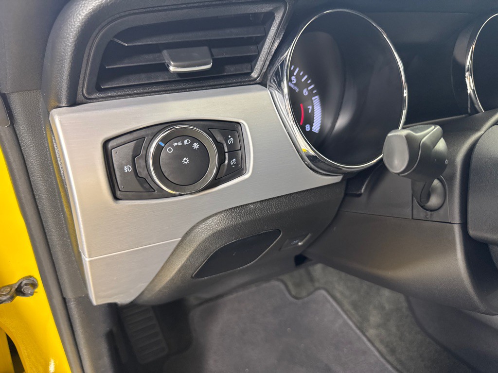2017 Ford Mustang Image 27