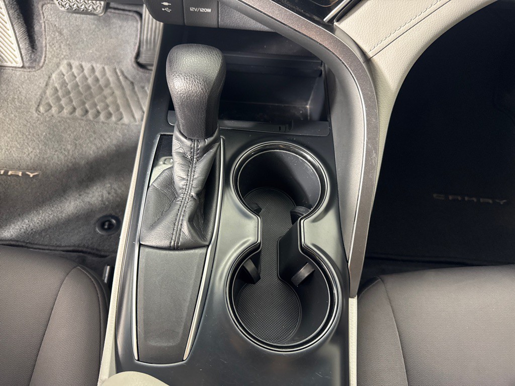 2018 Toyota Camry Image 17