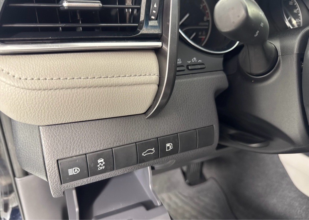2018 Toyota Camry Image 16