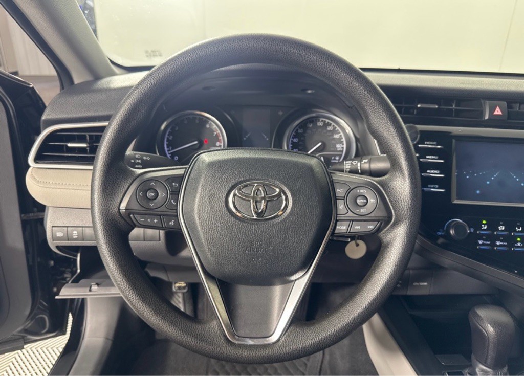 2018 Toyota Camry Image 17